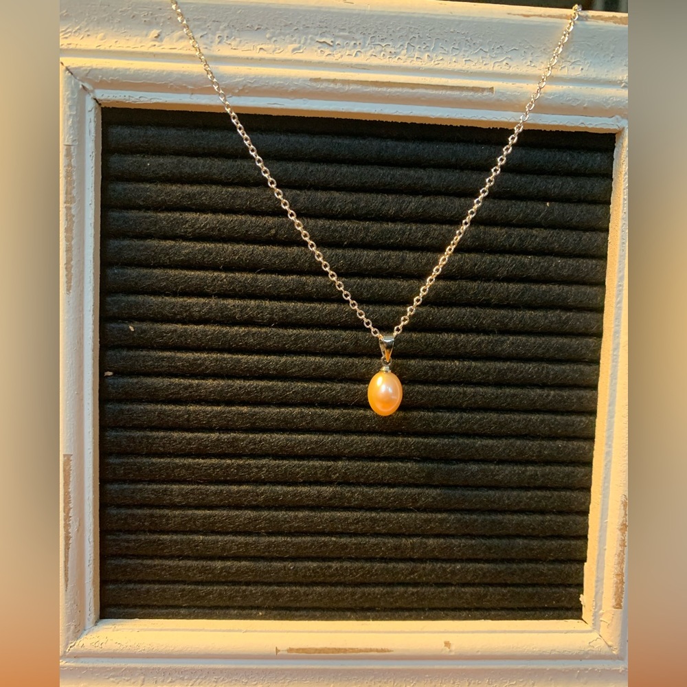 Pearl pendant and chain